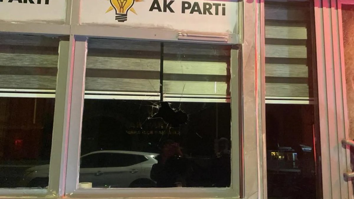 Ak Parti ilçe binasına taşlı saldırı