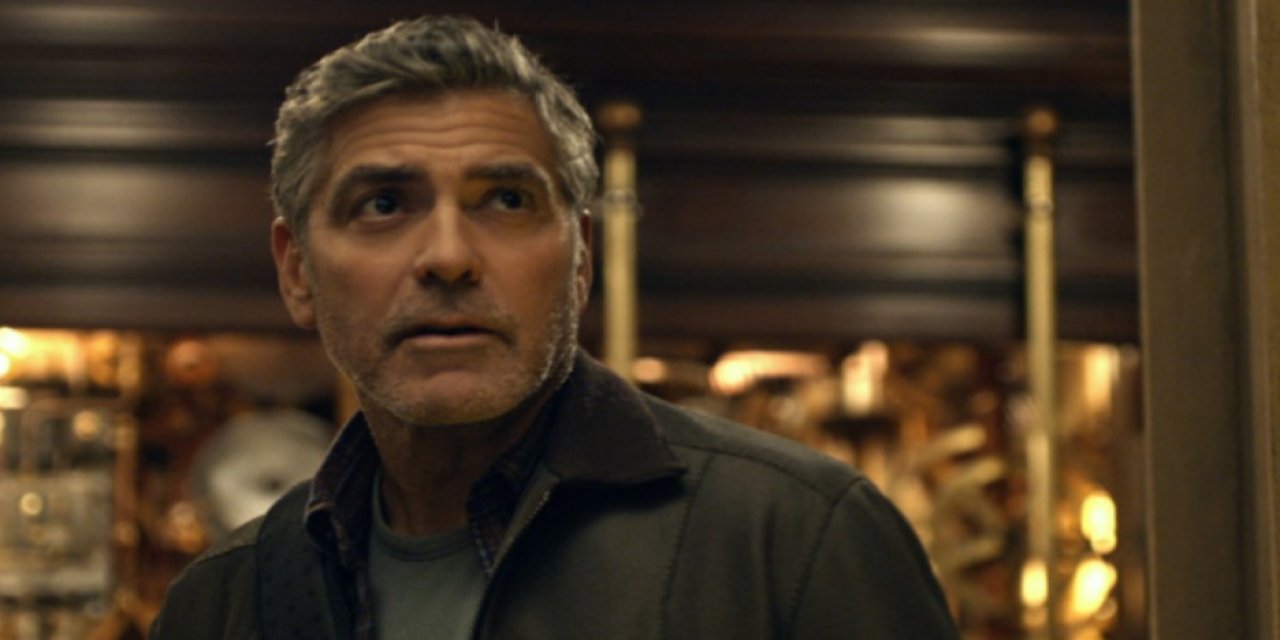 George Clooney çiftlik hayatına geçti! Traktör kullanıp tarla sürüyor