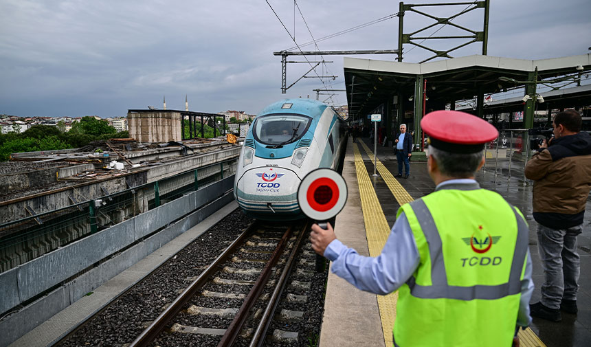 İstanbul - Sivas YHT ilk seferini yaptı