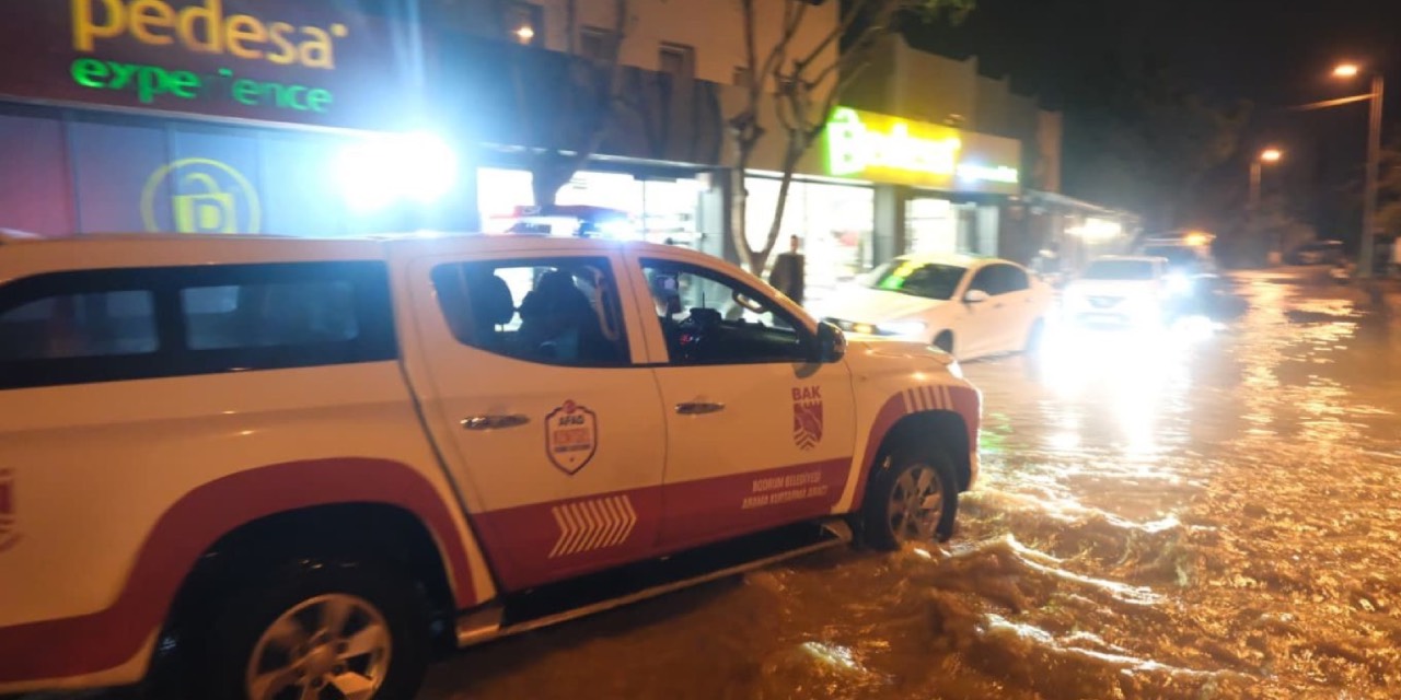 Bodrum Belediyesi yağışlara karşı yoğun çalışma yürüttü