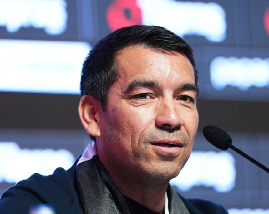 Beşiktaş'ta Giovanni van Bronckhorst imzayı attı