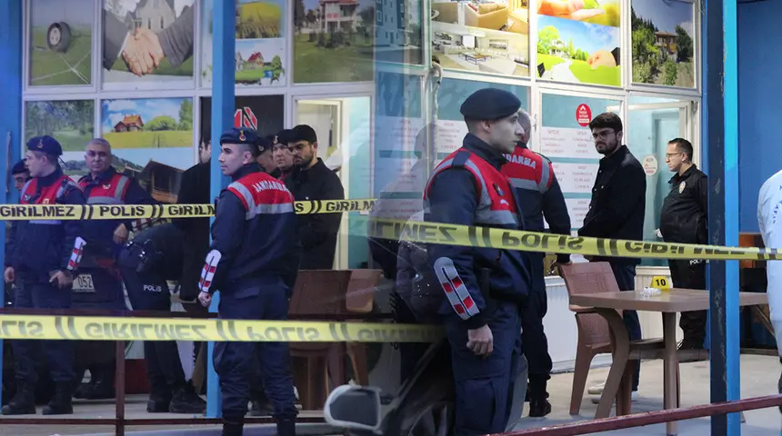 Emekli polis dehşet saçtı: Önce eşini sonra MHP iİçe başkanını öldürdü