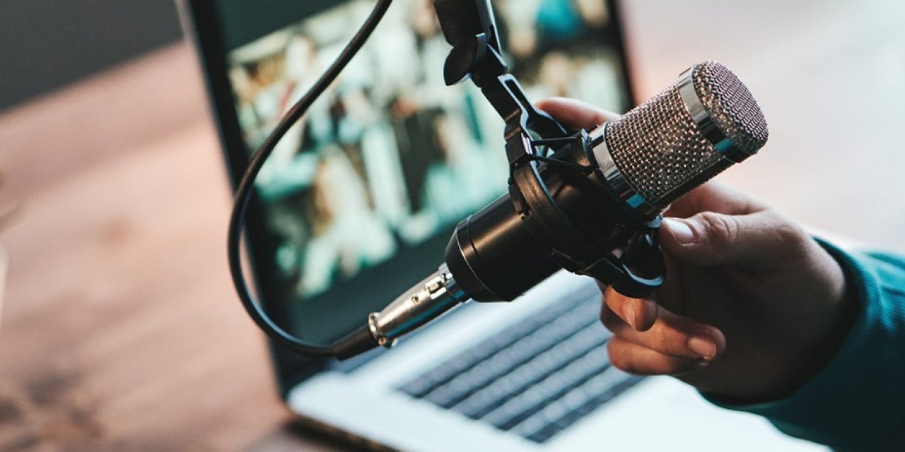Kulaklıkla gelen alışkanlık: Podcast neden bu kadar sevildi?