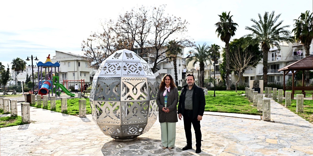 Muratpaşa'da Ukrayna Kültür Parkı öğrenci tasarımlarıyla yenilendi