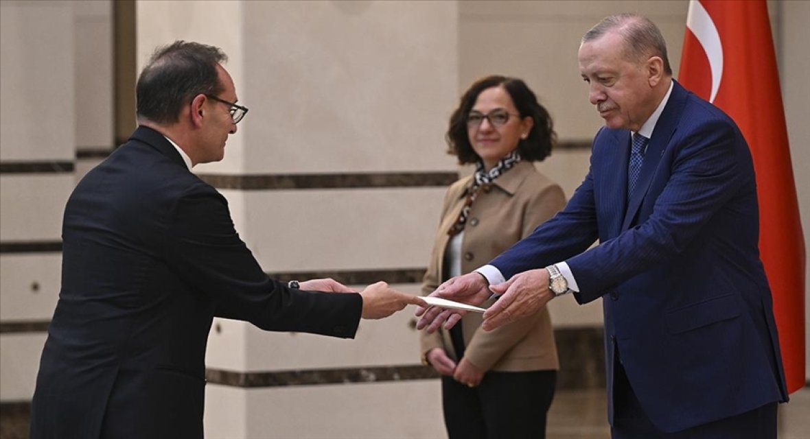 Külliye’de diplomasi trafiği: Erdoğan üç ülkenin elçisini kabul etti!