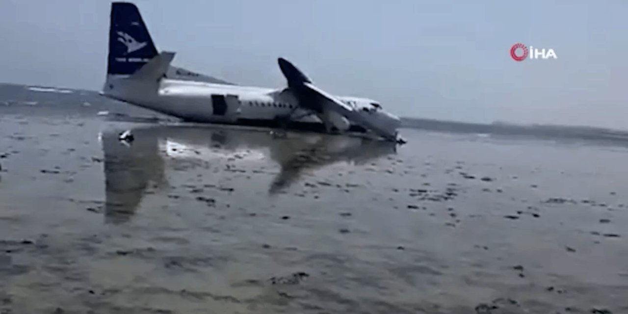 55 yolcu taşıyan uçağın havada kanadı koptu