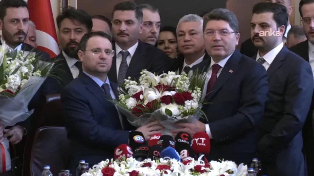 Adalet Bakanlığı’nda görev değişimi: Tunç, koltuğu Gürlek’e devretti