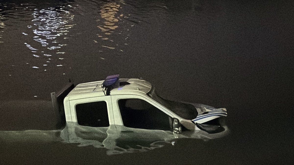 Bakırköy’de denize düşen zabıta aracı kamerada