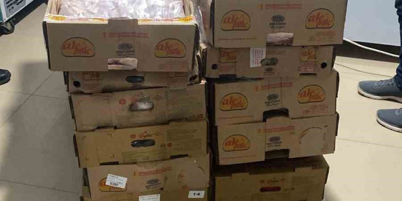 Tavuk eti deposunda şoke eden görüntü