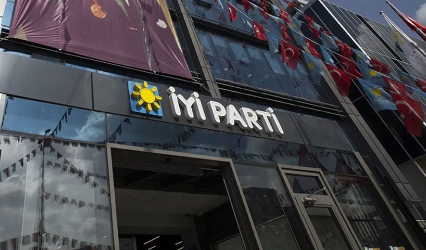 İYİ Parti'de toplu istifa depremi