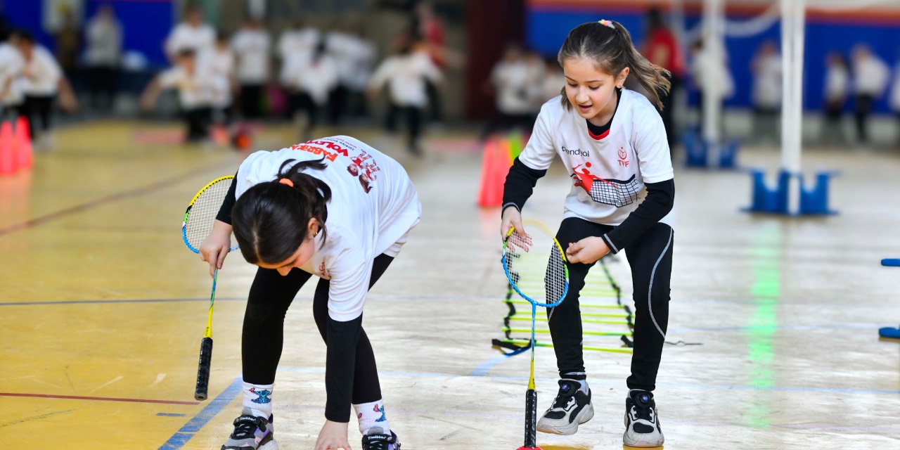 Ankara’da “Fabrika Voleybol” ile 290 çocuk sporla buluştu