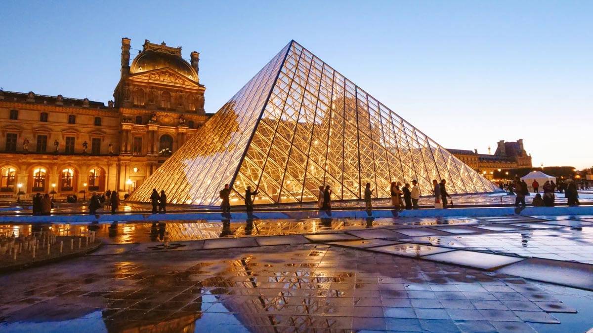Louvre’u lağım suyu bastı! Eserler zarar gördü