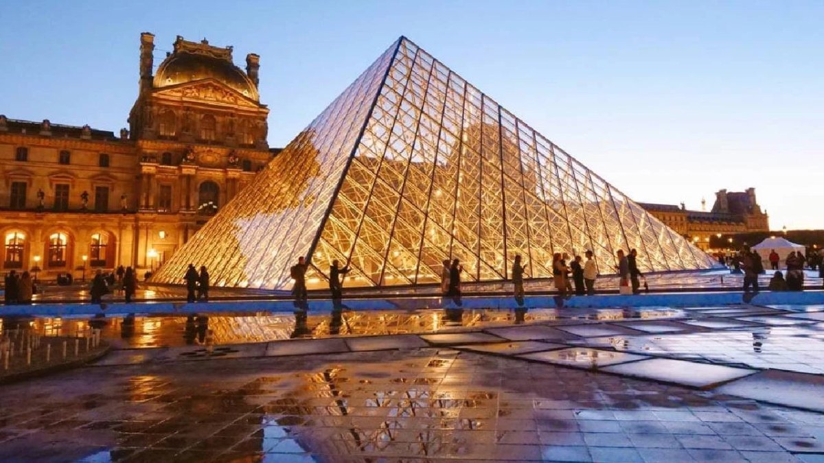 Louvre Müzesi’nde yeni kriz: Su baskını galerileri kapattı, eserler etkilendi