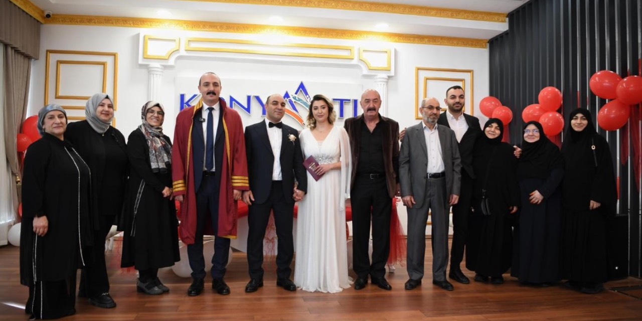 Konyaaltı Belediye Başkanı Kotan’dan Sevgililer Günü’nde nikah sürprizi