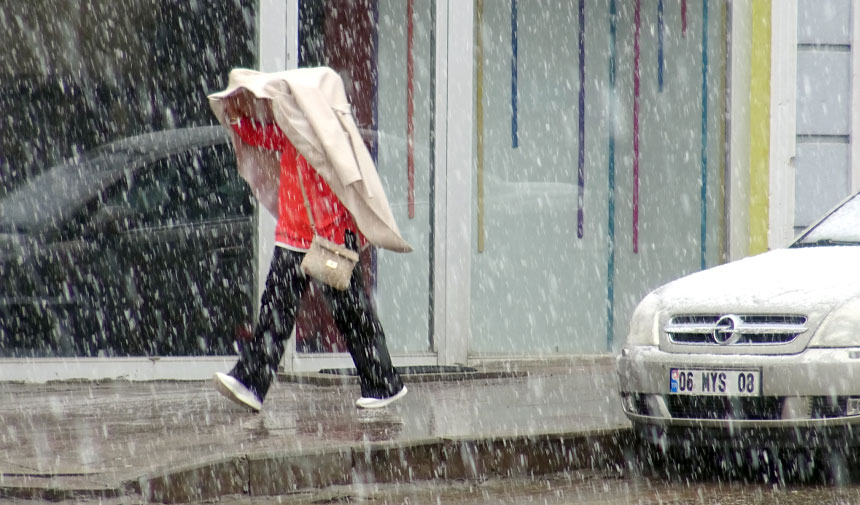 Meteoroloji, sağanak ve kar yağışı için uyardı: Sel ve su baskınlarına dikkat!