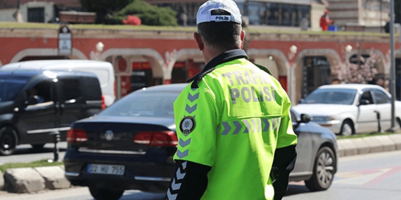 Trafik polisleri artık sadece ehliyet sormayacak! Cezası 200 bin liraya kadar çıkabilir