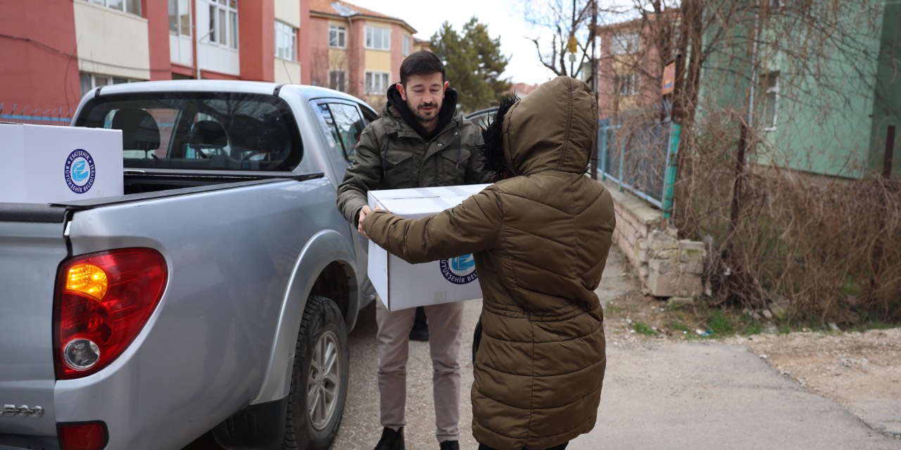 Eskişehir’de Ramazan’da “Şehir Paylaşmaktır” kampanyasıyla gıda kolileri dağıtılıyor