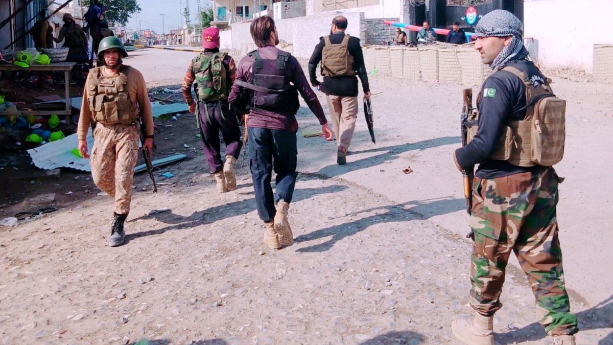 Pakistan’da bombalı saldırı: 12 kişi hayatını kaybetti