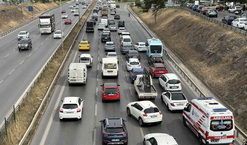 9 günlük bayram tatili başladı: İstanbul'da trafik felç oldu