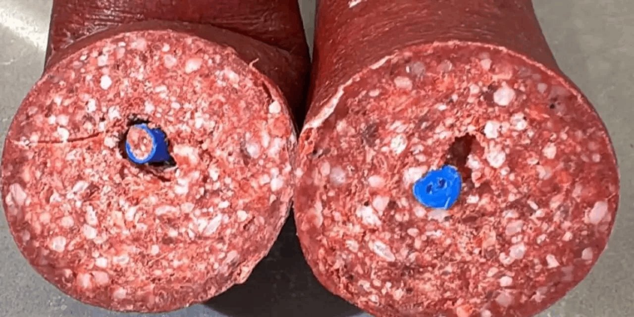 Ünlü markanın sucuğundan mavi cisim çıktı! Şikayet CİMER'e taşındı