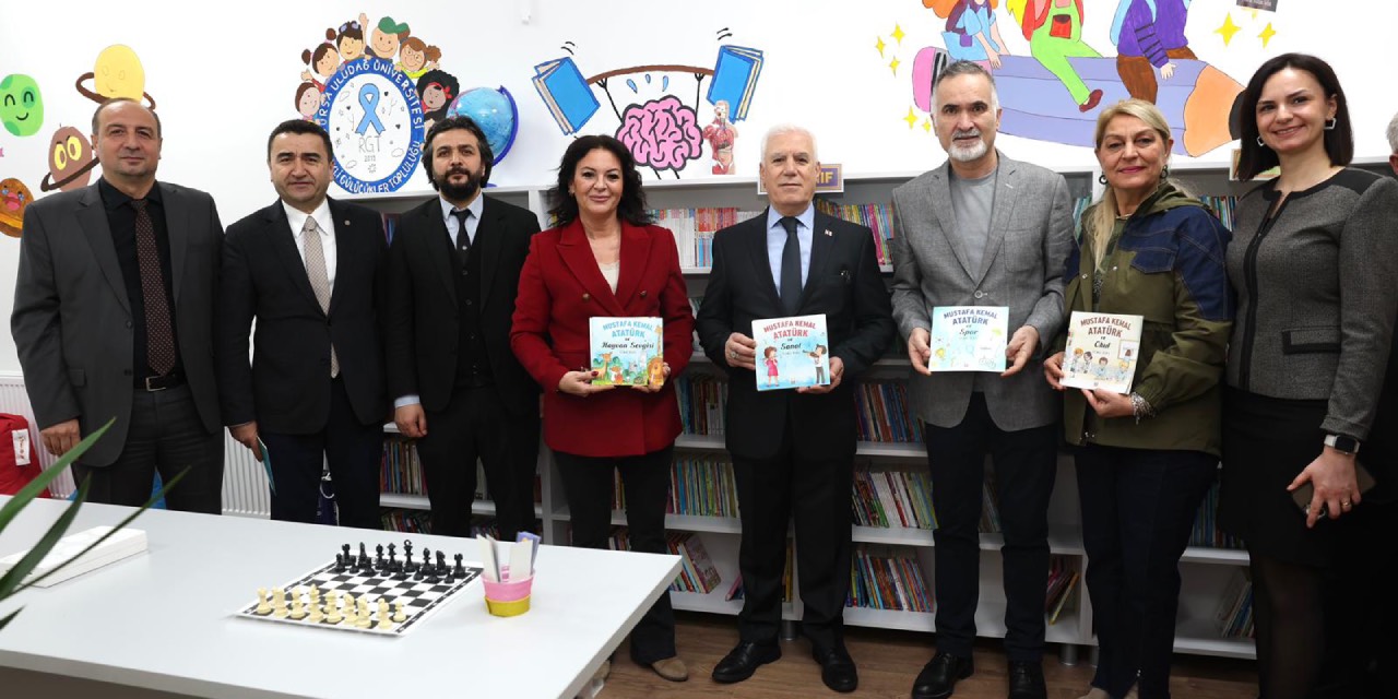 Bursa Büyükşehir Belediyesi, Geçit Yunus Emre İlkokulu kütüphanesini yeniledi