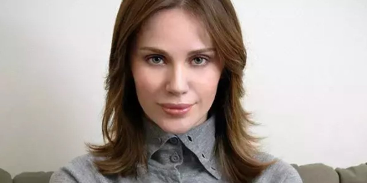 Demet Şener'den yılanlı kutlama! "Not: Görümcen"