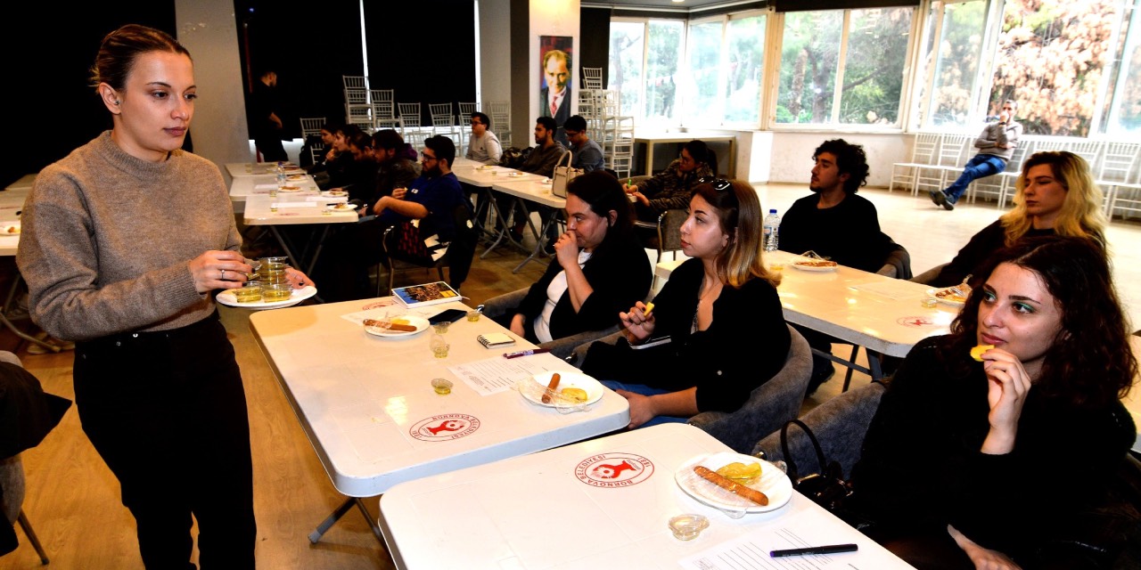 Bornova Belediyesi zeytinyağı kültürünü gençlerle buluşturdu