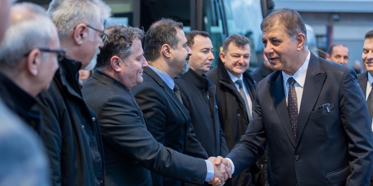 İzmir Büyükşehir Başkanı Tugay güne ESHOT atölyesinde başladı