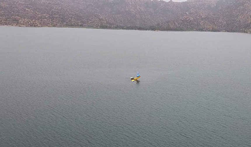 Didim'de yangına müdahale eden uçak göle sert iniş yaptı: 3 personel kurtarıldı