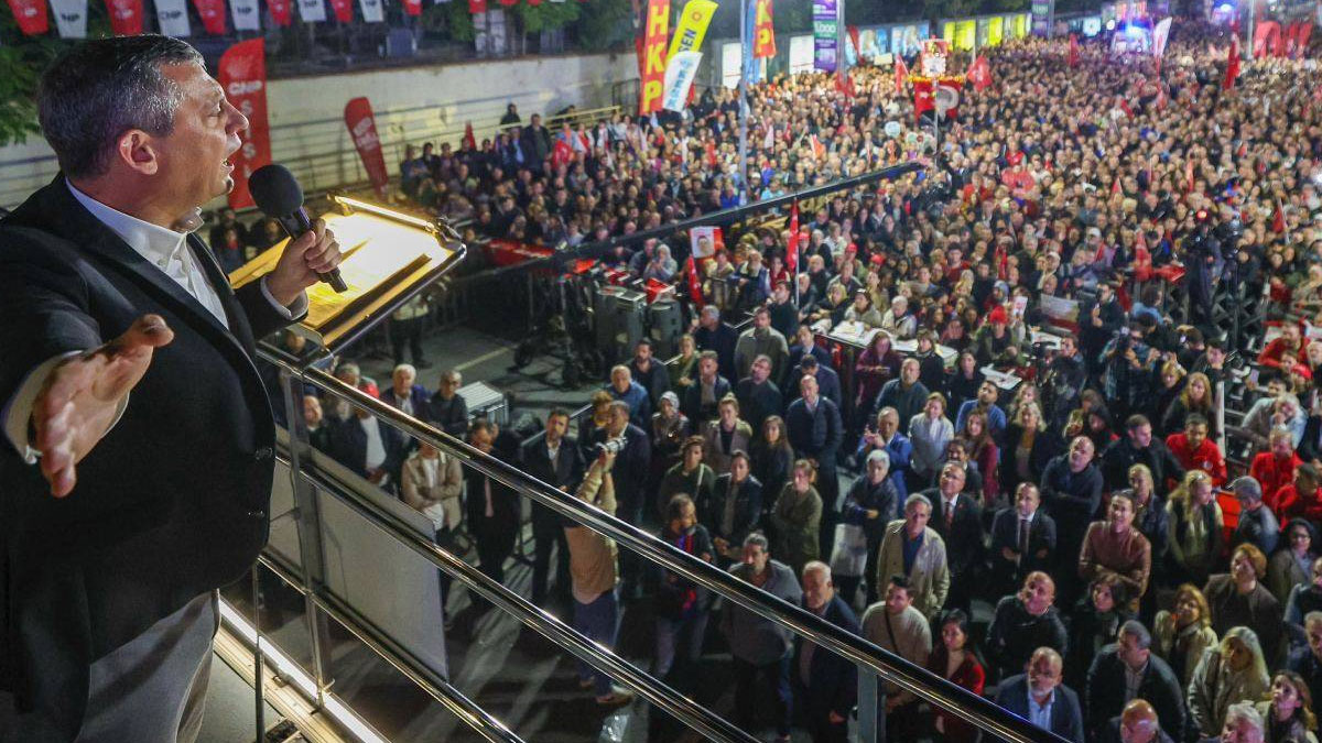 Özgür Özel'den Erdoğan'a sert sesleniş: Türkiye'yi ayağa kaldıracağım o köprüleri sana sattırmayacağım