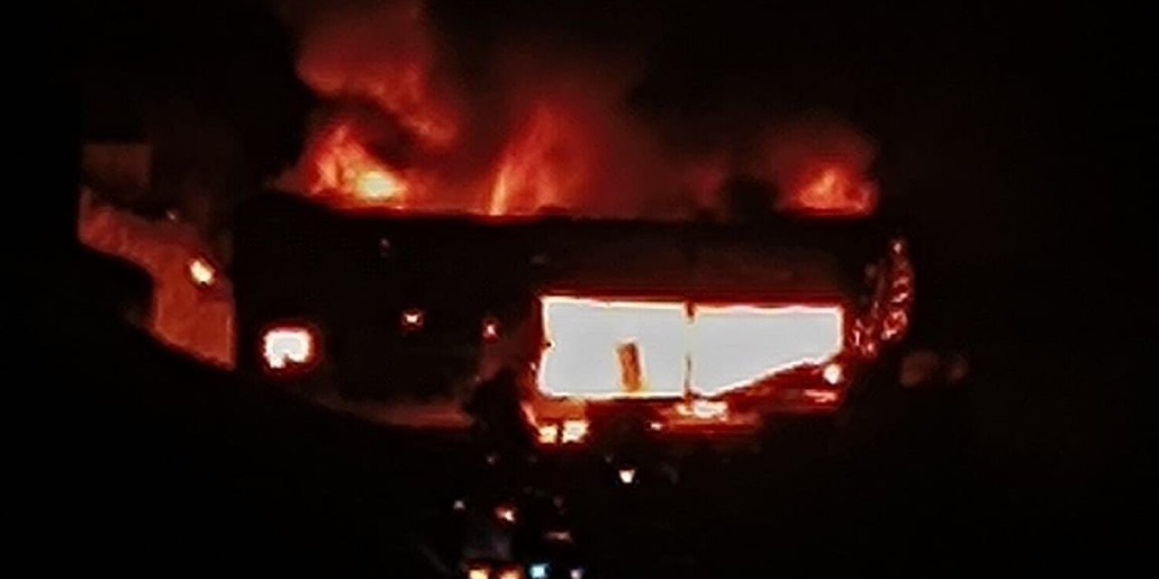 Zeytin ve fıstık fabrikasında yangın: Alevler tesisi sardı