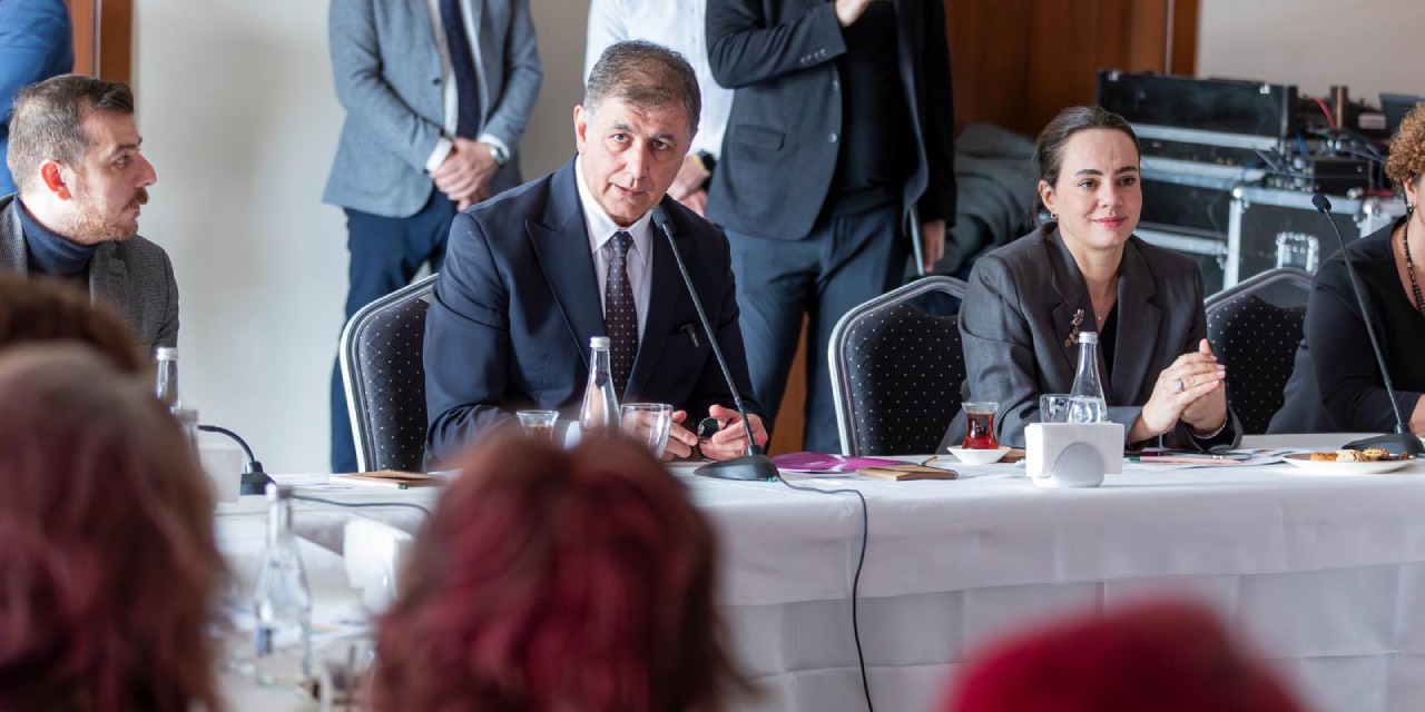 İzmir’de 8 Mart öncesi kadın hakları toplantısı