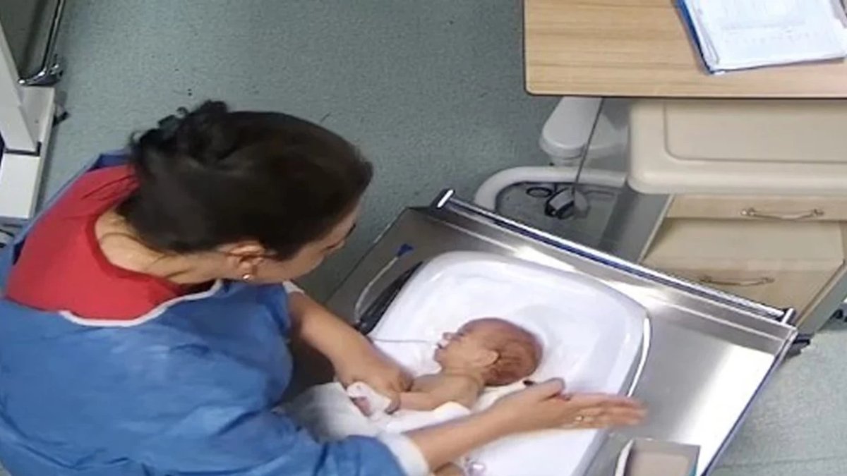 5 günlük bebeğe şiddet uygulayan hemşirenden akılalmaz savunma