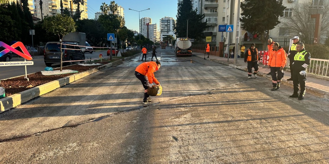 Mersin’de Cengiz Topel Caddesi köprüsünde tahkimat çalışması tamamlandı
