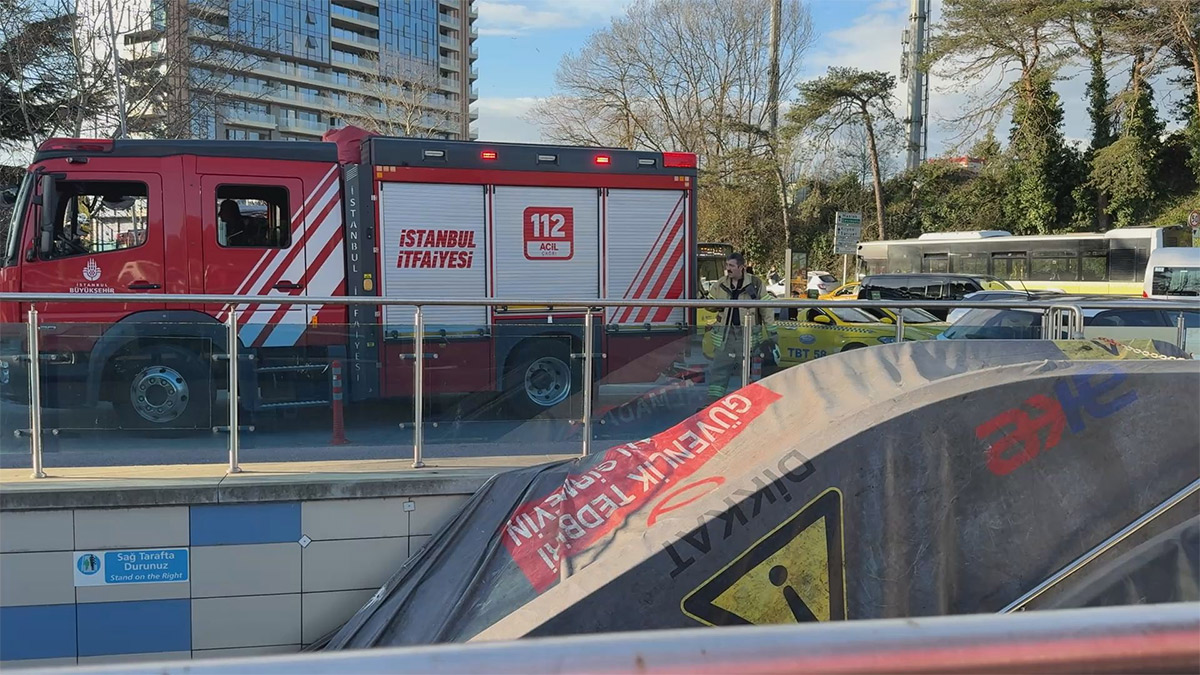 İstanbul’da metroda acı olay: Raylara attı