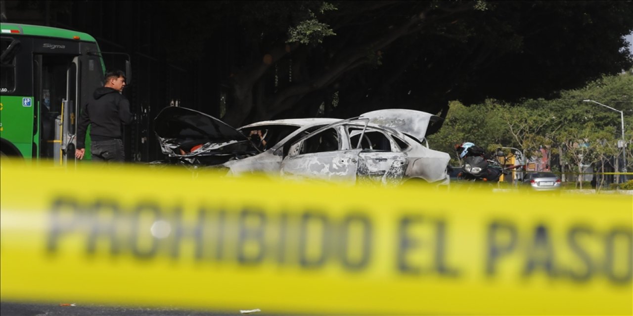 Meksika’da El Mencho operasyonu ardından kaos: Havalimanları ve yollar savaş alanına döndü