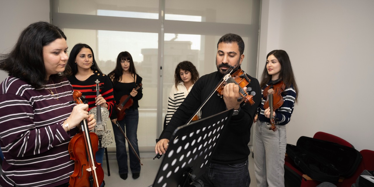 Mersin Büyükşehir Belediyesi’nin enstrüman kurslarına yoğun ilgi