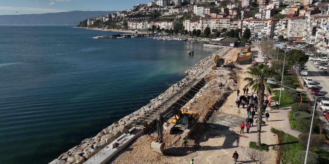Bursa Büyükşehir Belediyesi gemlik sahilini yeniliyor