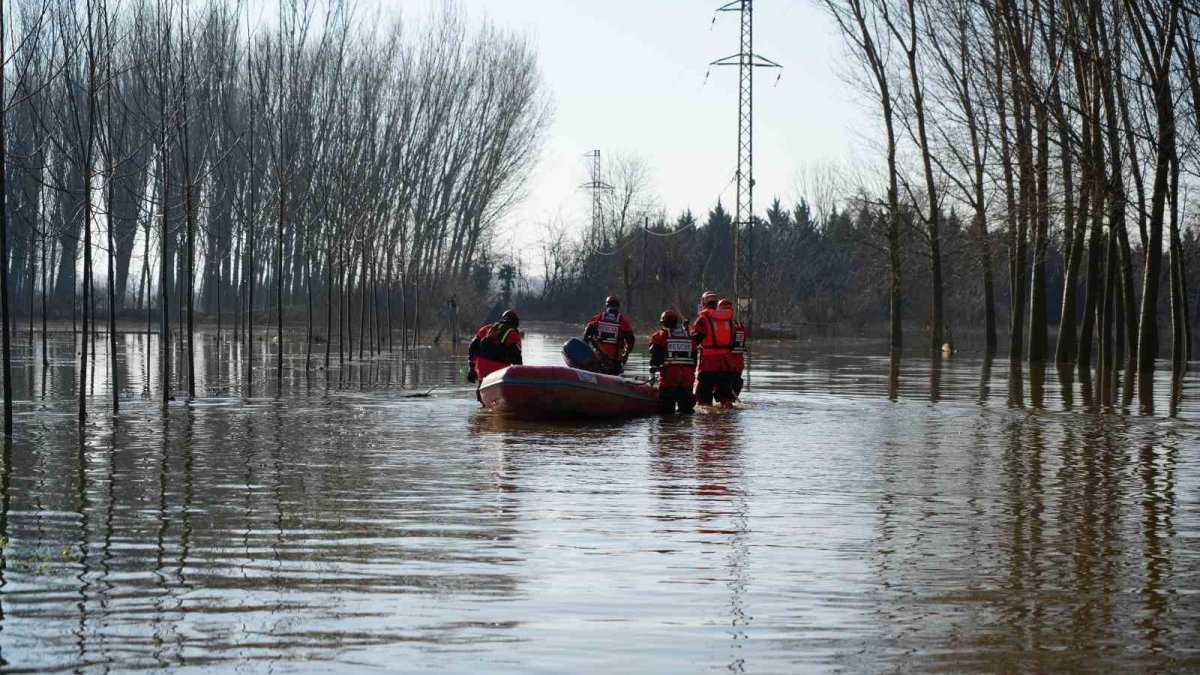 Edirne'de Meriç Nehri taştı: Tahliyeler başladı