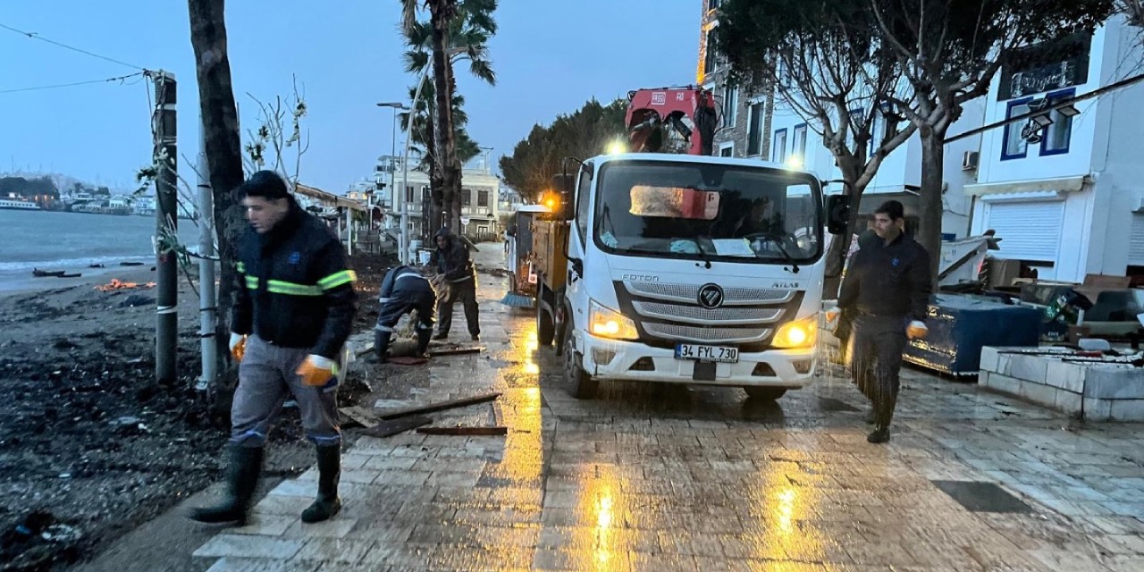 Bodrum Belediyesi'nden fırtına ve yağmur sonrası temizlik