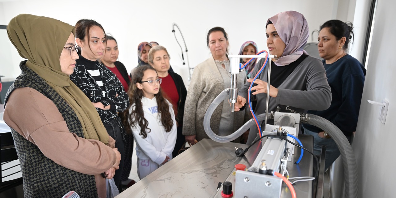 Mersin Büyükşehir'den Hamzabeyli’de kadın üreticilere yönelik atölye projesi
