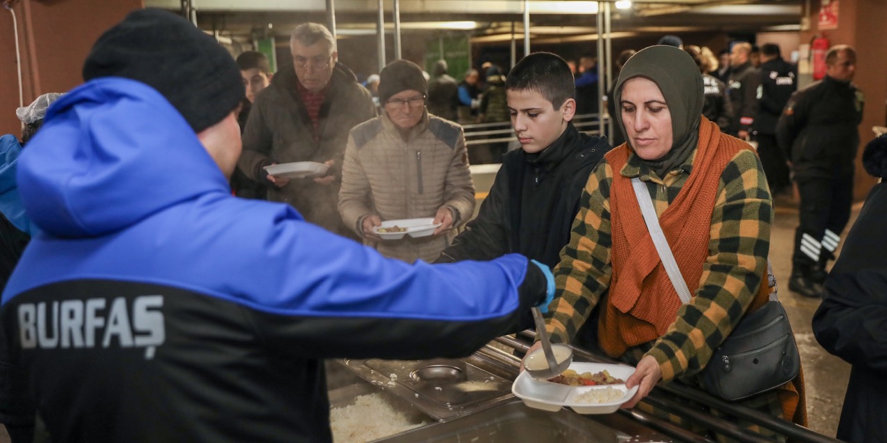 Bursa Büyükşehir İnegöl’de Ramazan sofrasını kurdu