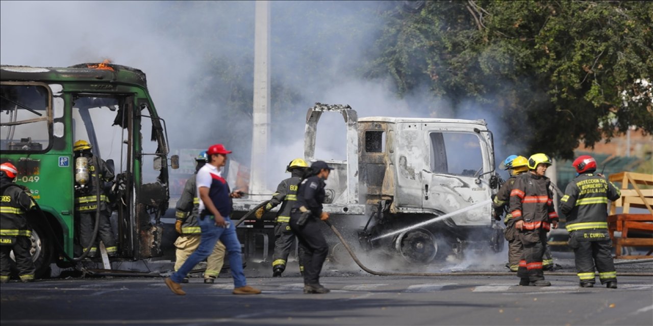 Meksika’da 'El Mencho' kaosu: 10 bin asker sokaklarda, 70 can kaybı var!
