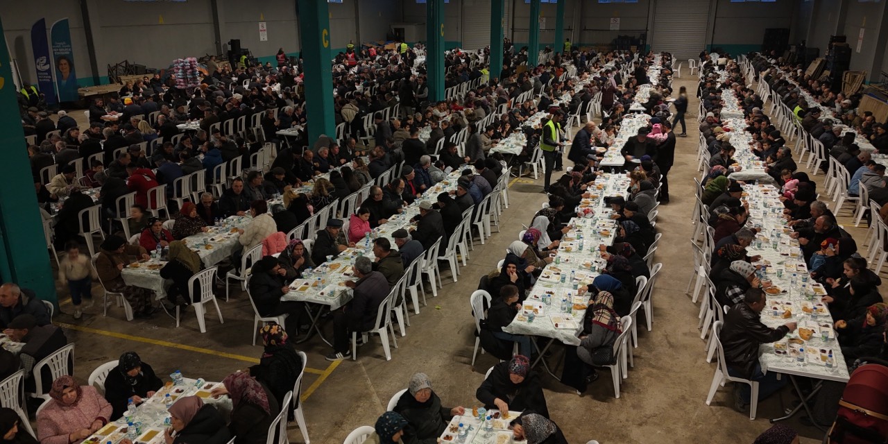 Eskişehir Büyükşehir Belediyesi'nden Beylikova’da iftar sofrası