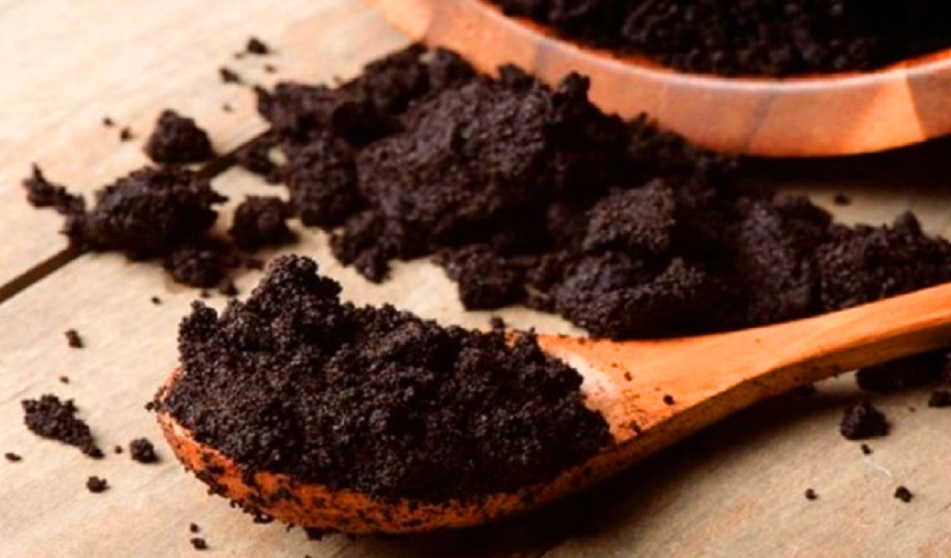 Çay demlikte kaldı diye sakın çöpe atmayın! İşte şaşırtıcı faydaları