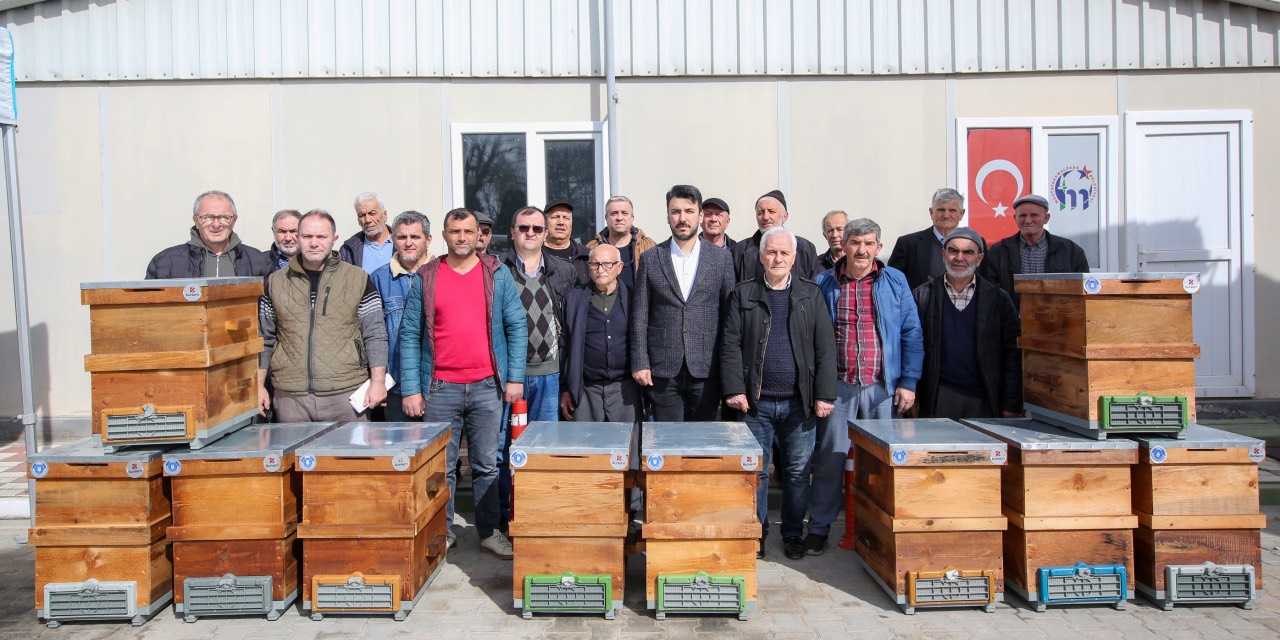 Bursa Belediyesi'nden arıcılara boş kovan desteği