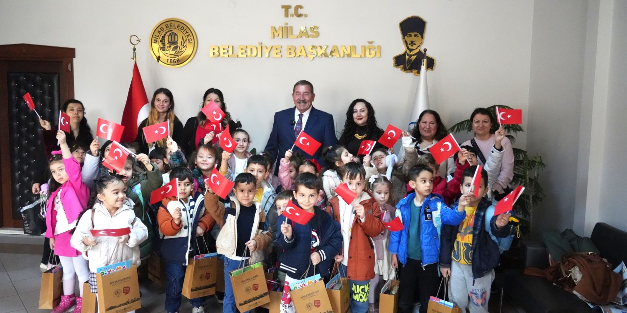 Milas Belediye Başkanı Topuz’a minik öğrencilerden ziyaret