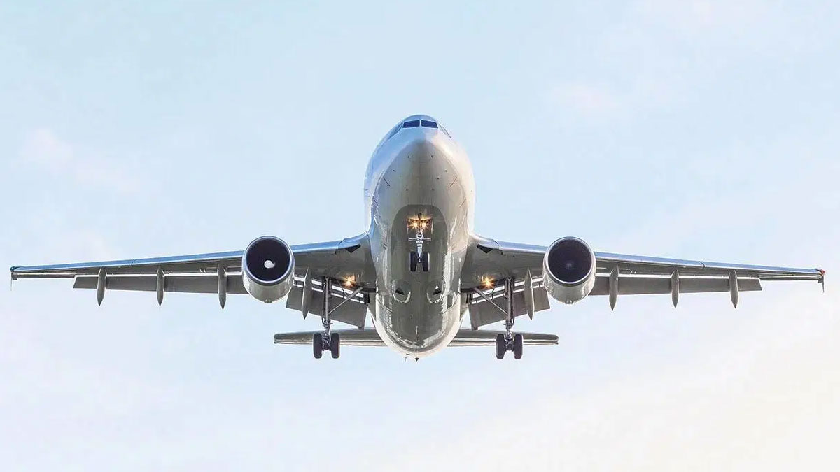 İstanbul seferini yapan uçakta yangın paniği: 1 yolcu yaralandı