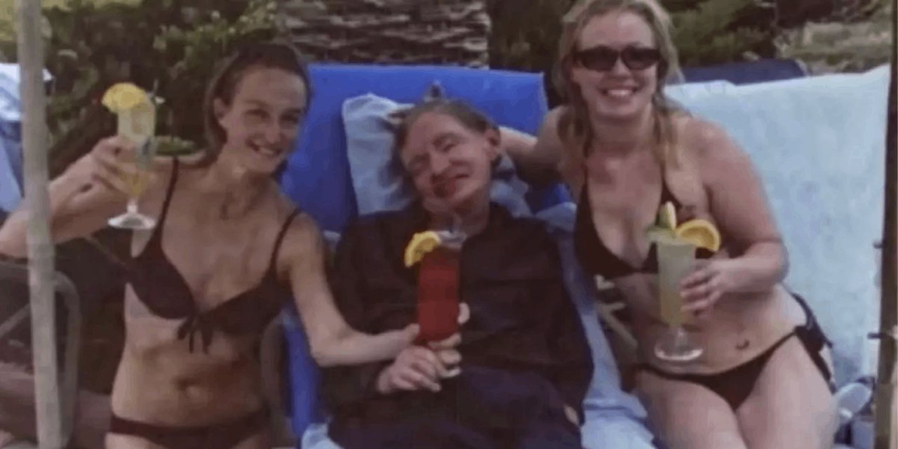 Stephen Hawking'in Epstein dosyalarında 2 bikinili kadınla fotoğrafı çıkmıştı: Aileden açıklama
