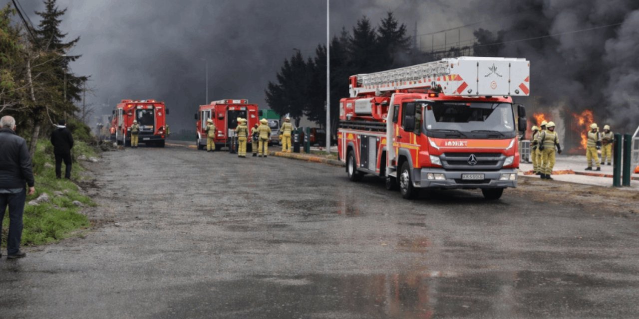 Silivri'de fabrika yangını! Alevler gökyüzünü kapladı